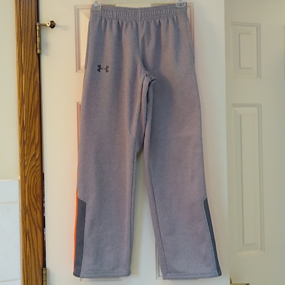 Boy's Under Armour pants, size Medium
